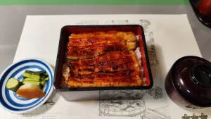 蓋を開けた川越いちのや本店のうな重(菊)