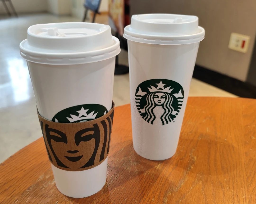 埼玉医科大学国際医療センター店で注文した2杯のコーヒー